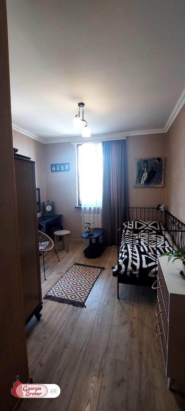 nearly repaired 9-room house for sale