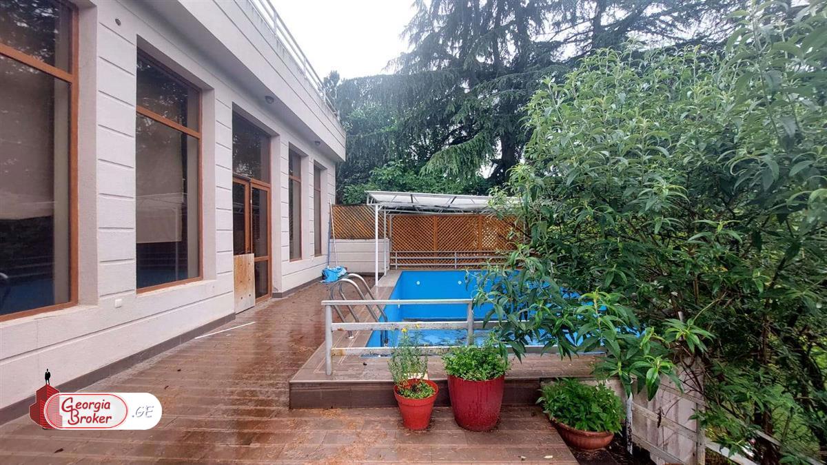 ქირავდება ახალი გარემონტებული 9 ოთახიანი სახლი წყნეთში