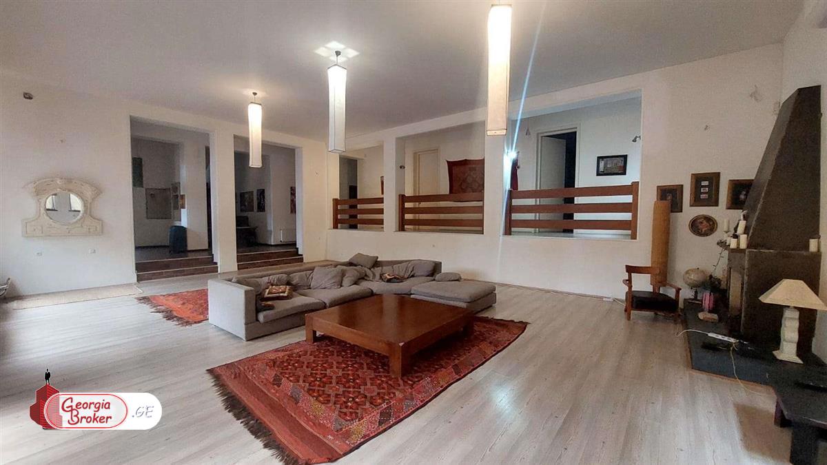 ქირავდება ახალი გარემონტებული 9 ოთახიანი სახლი წყნეთში