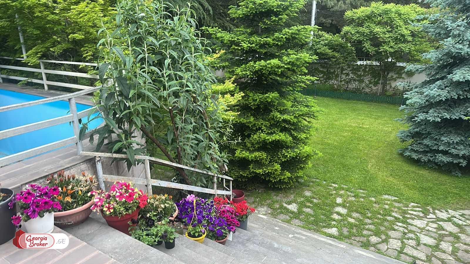 ქირავდება ახალი გარემონტებული 9 ოთახიანი აგარაკი წყნეთში