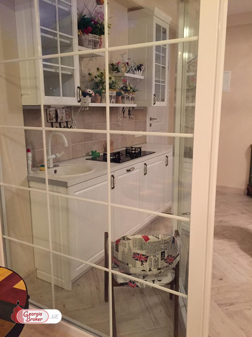 იყიდება ახალი გარემონტებული 12 ოთახიანი სახლი კრწანისში