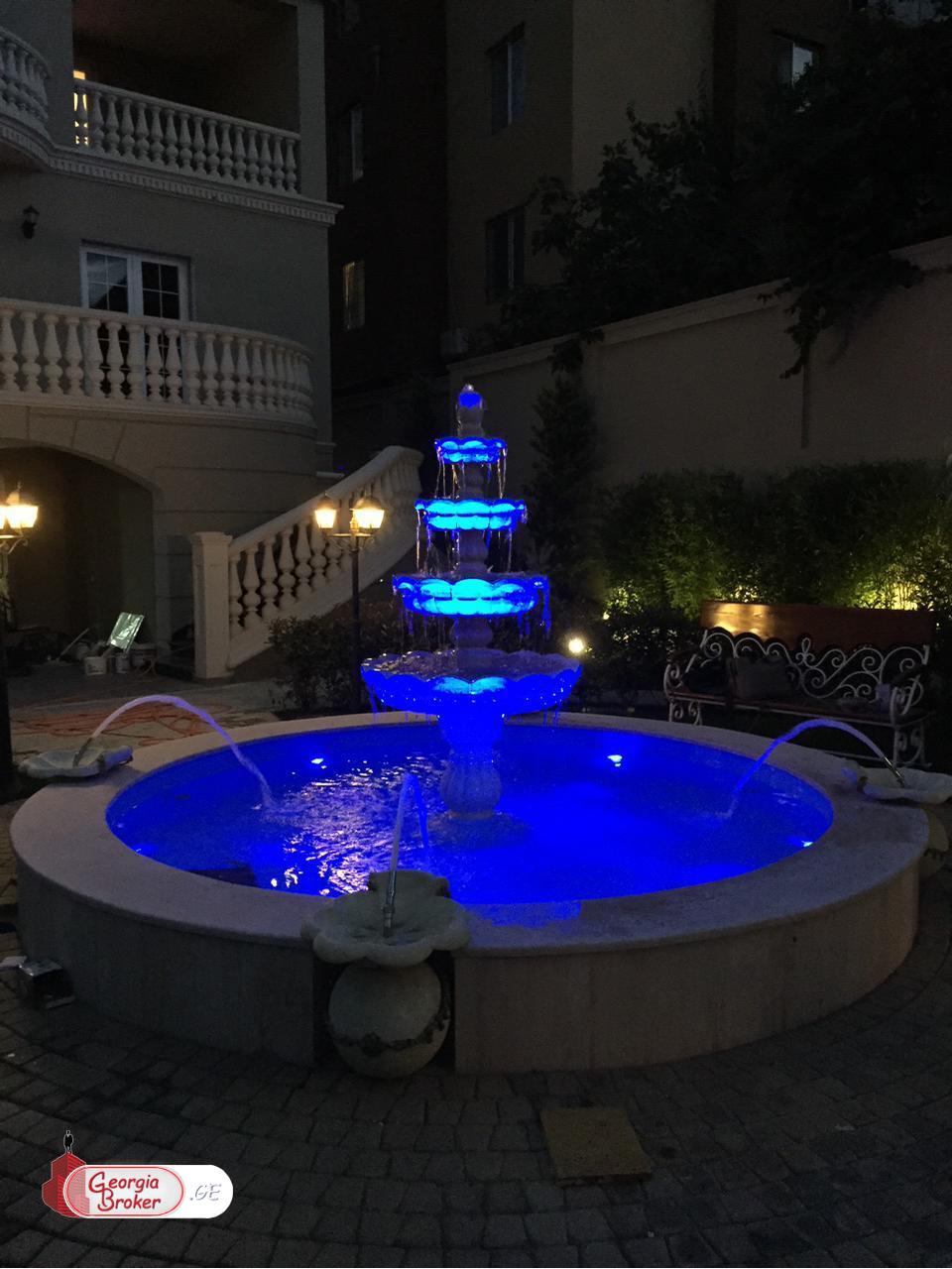 იყიდება ახალი გარემონტებული 12 ოთახიანი სახლი კრწანისში