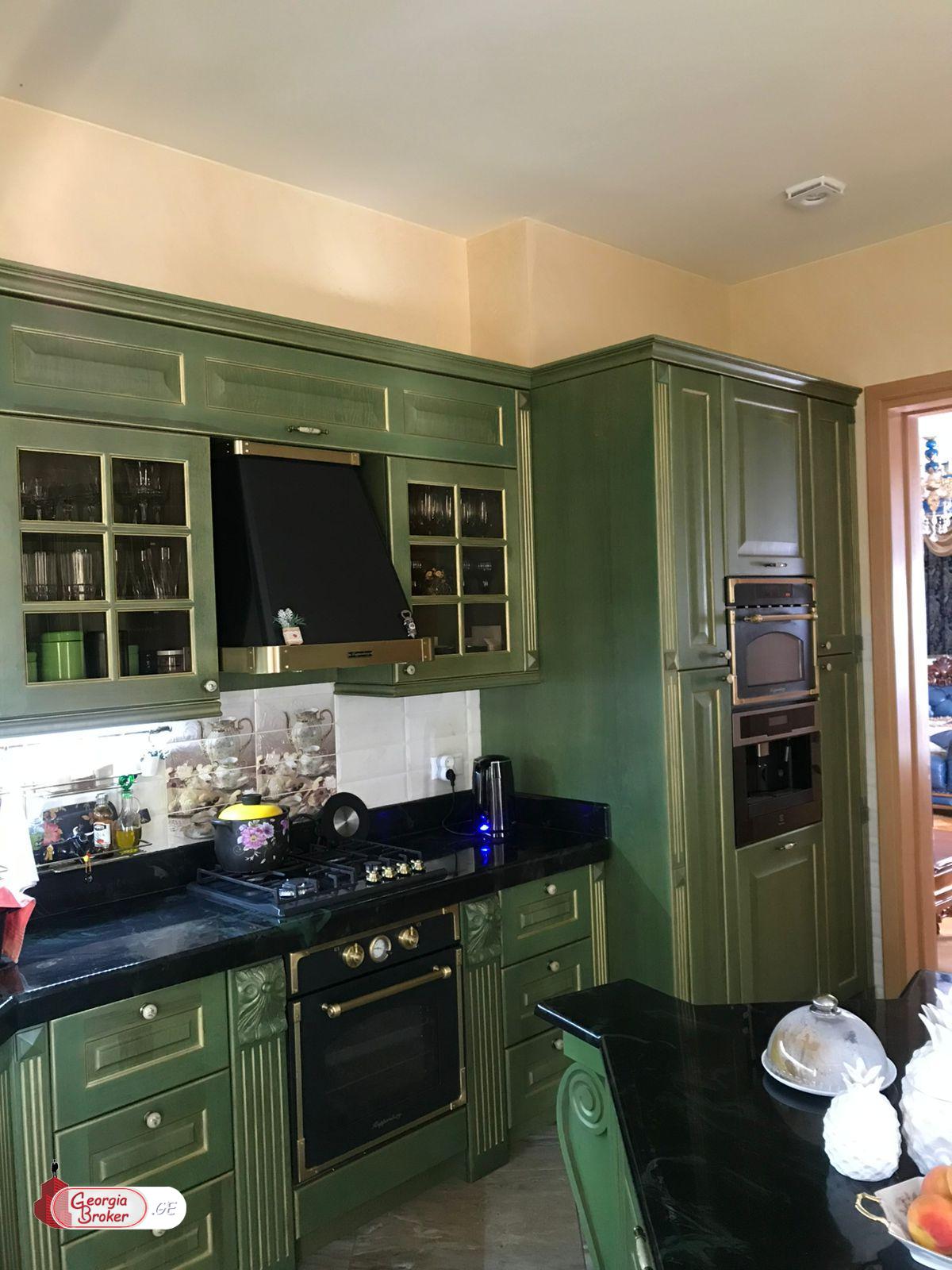 იყიდება ახალი გარემონტებული 12 ოთახიანი სახლი კრწანისში