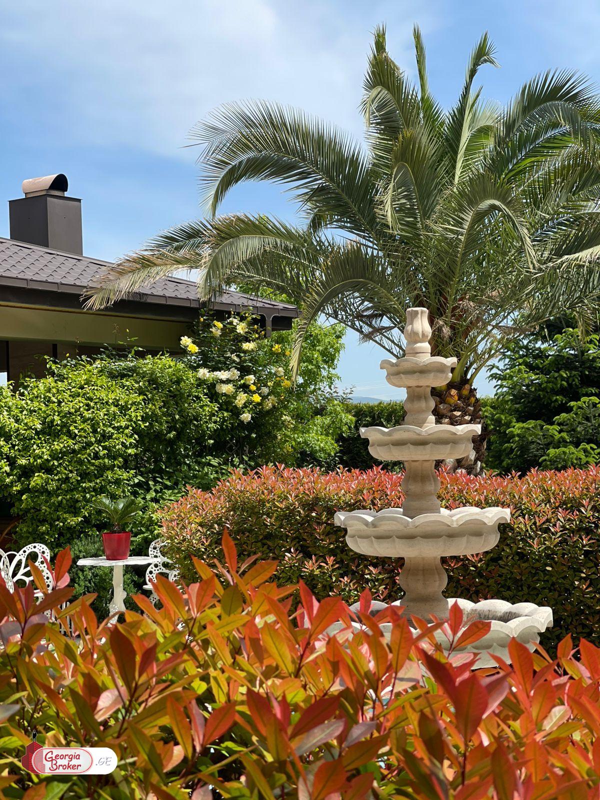 იყიდება ახალი გარემონტებული 12 ოთახიანი სახლი კრწანისში