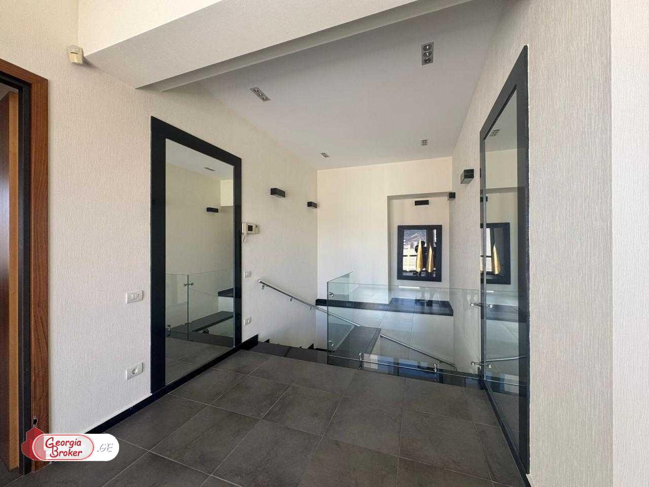 ქირავდება ახალი გარემონტებული 6 ოთახიანი  დუპლექსი  ავლაბარში