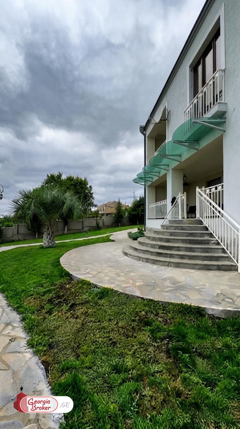 nearly repaired 11-room house for rent