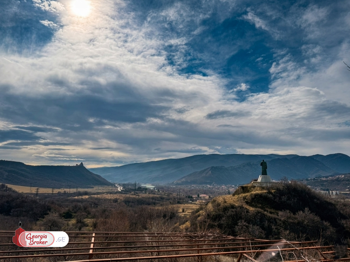 nearly repaired 14-room house for sale