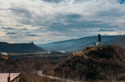 nearly repaired 14-room house for sale