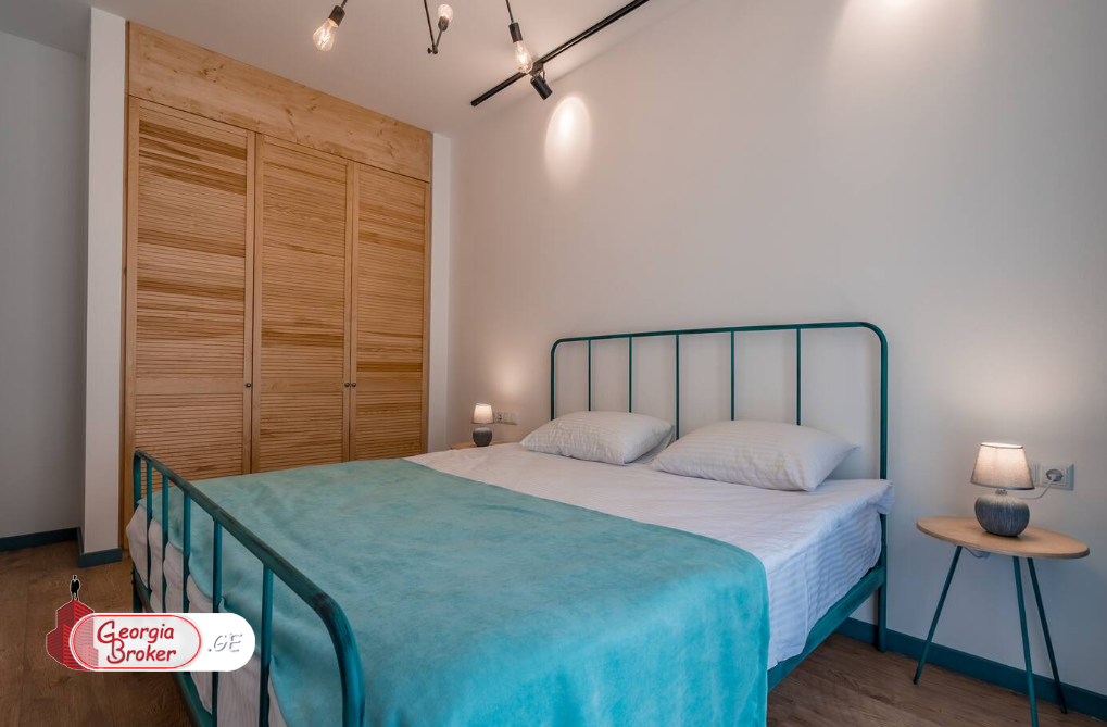 ქირავდება ახალი გარემონტებული 3 ოთახიანი ბინა სოლოლაკში