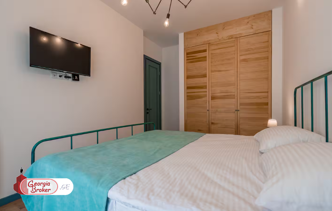 ქირავდება ახალი გარემონტებული 3 ოთახიანი ბინა სოლოლაკში