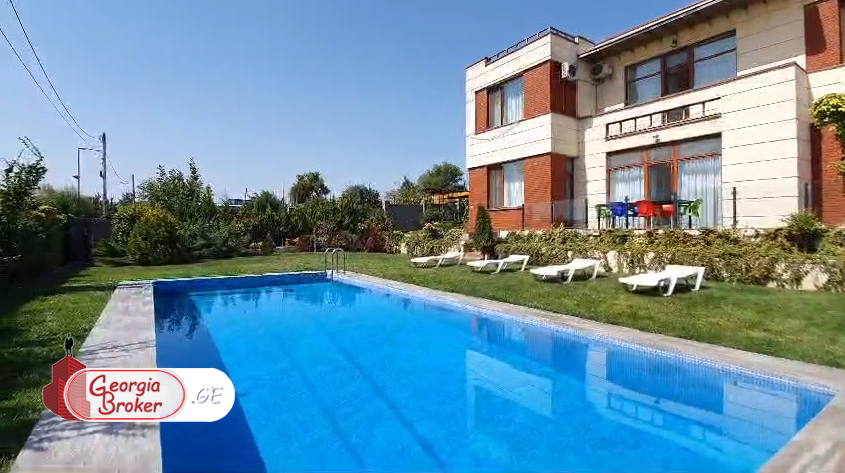 в аренду дом с новым ремонтом 8-комнат