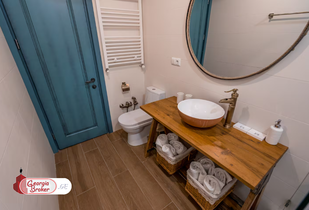 ქირავდება ახალი გარემონტებული 3 ოთახიანი ბინა სოლოლაკში