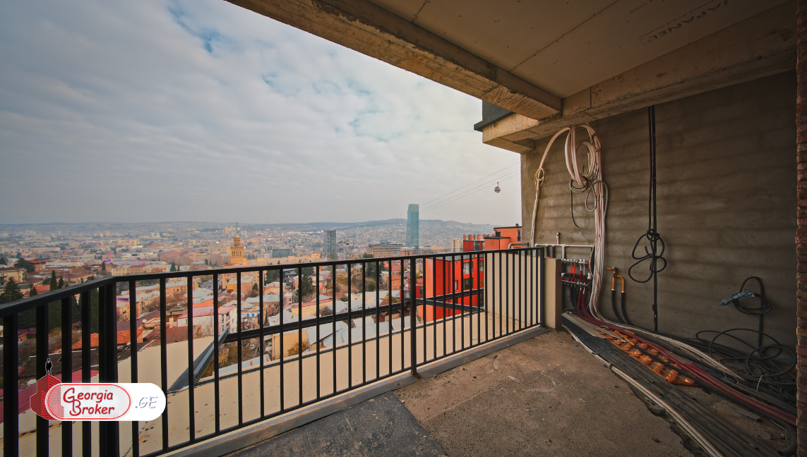 იყიდება ახალი აშენებული 5 ოთახიანი ბინა მთაწმინდაზე