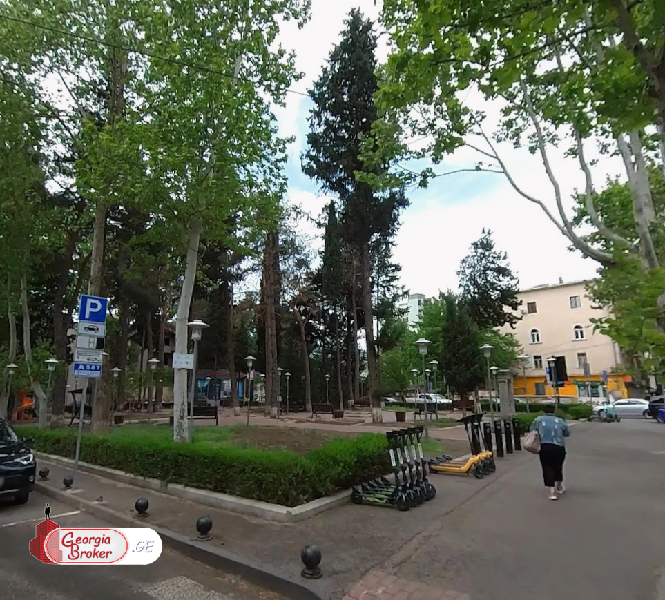 old repaired 6-room apartment for sale