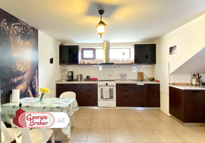 в аренду дом с новым ремонтом 14-комнат