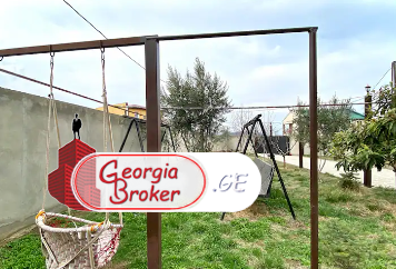 იყიდება 4სართულიანი  კომერციული შენობა თბილისის ზღვაზე