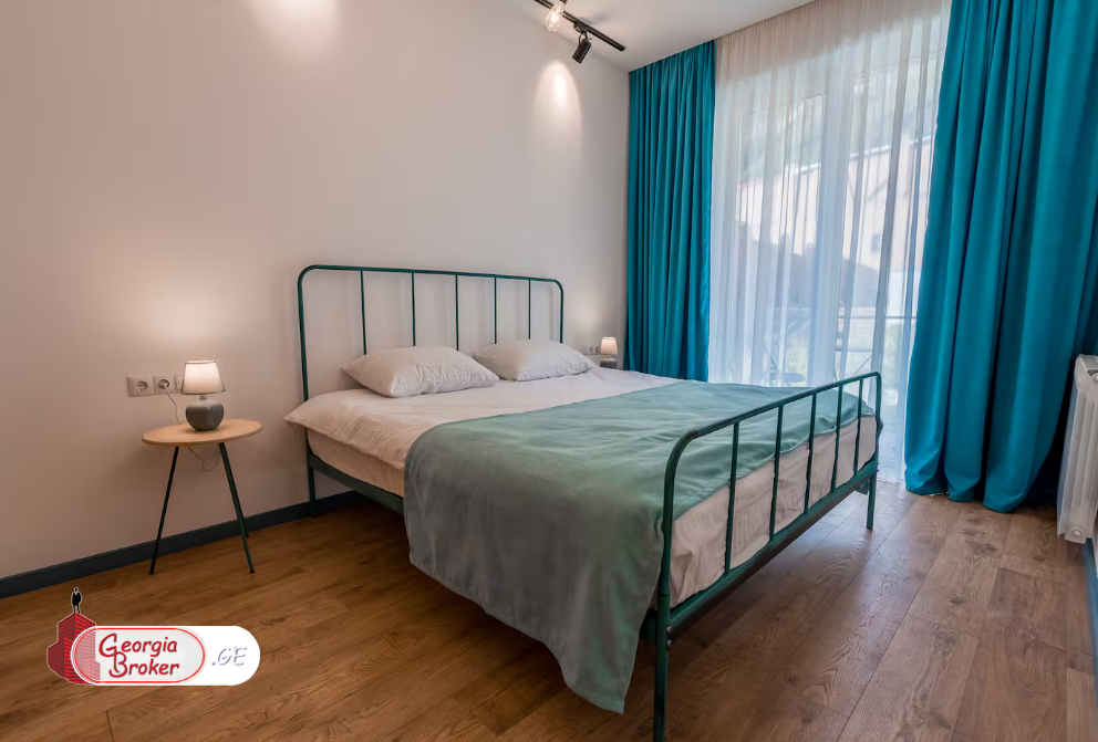 ქირავდება ახალი გარემონტებული 3 ოთახიანი ბინა სოლოლაკში