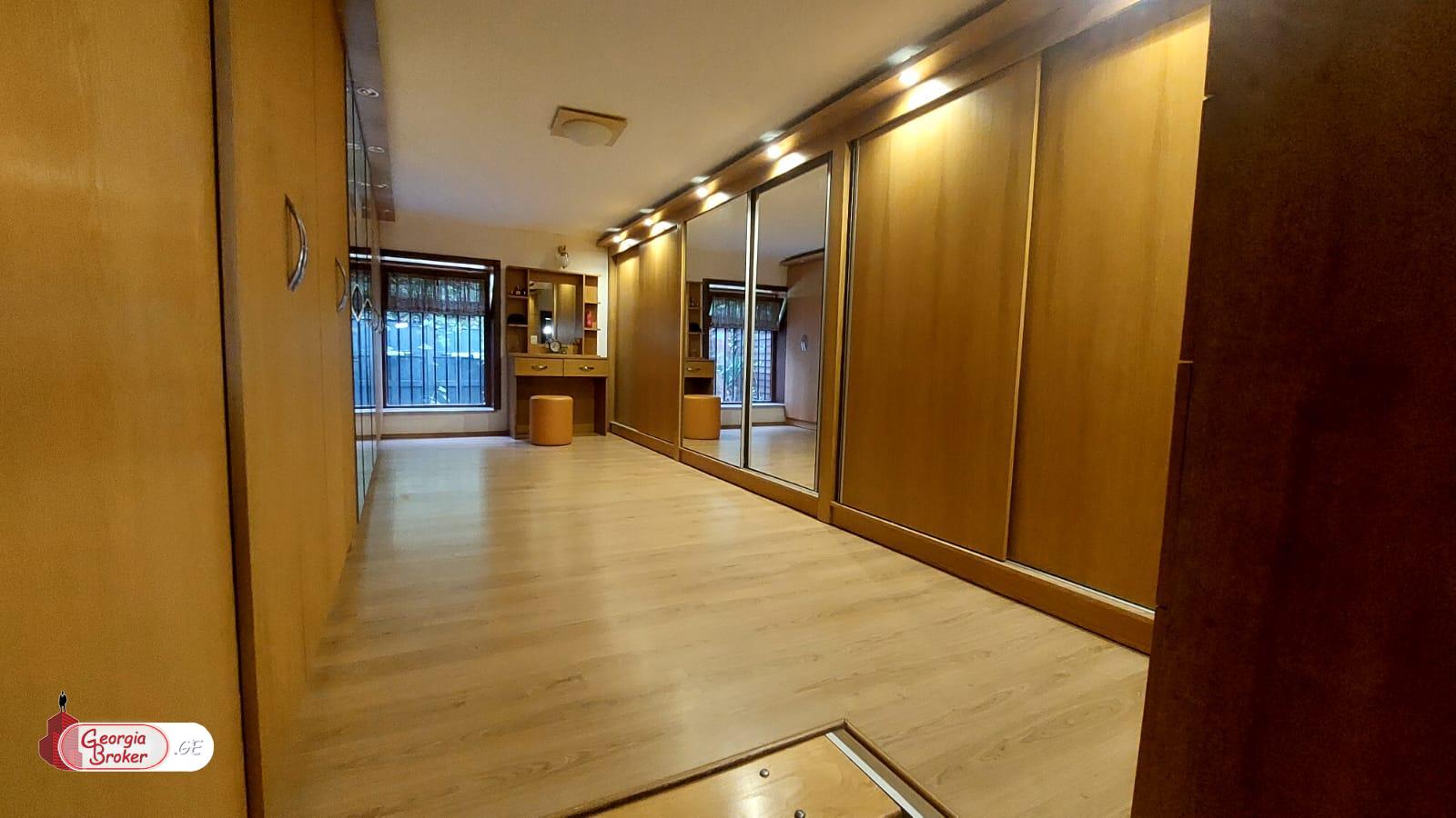 იყიდება ახალი გარემონტებული 11 ნომრიანი სასტუმრო ნაძალადევში