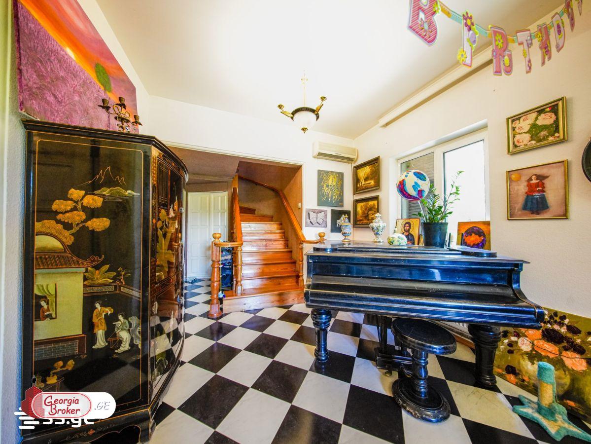 nearly repaired 7-room house for sale