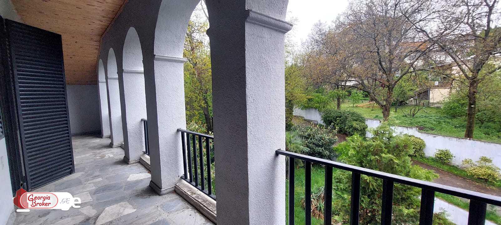 იყიდება ახალი გარემონტებული 9 ოთახიანი სახლი წყნეთში