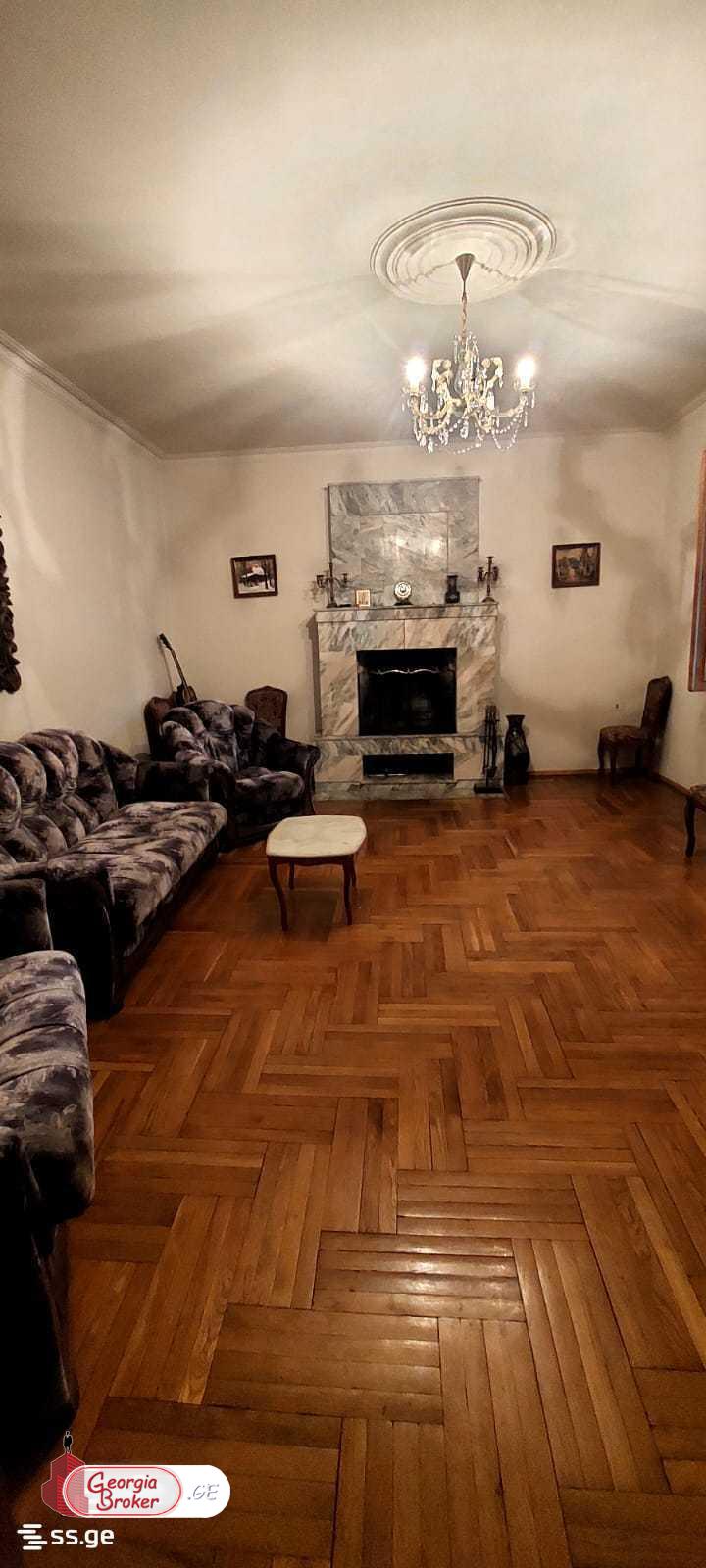 იყიდება ახალი გარემონტებული 9 ოთახიანი  აგარაკი წყნეთში