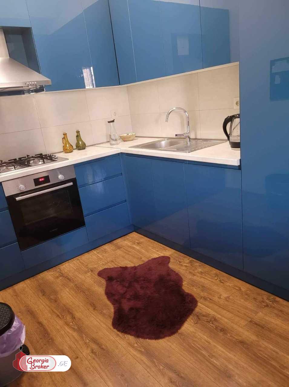იყიდება ახალი გარემონტებული 2 ოთახიანი ბინა ვაკეში