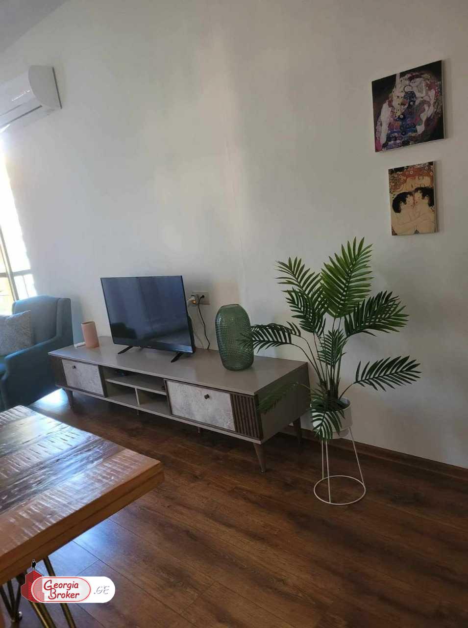 იყიდება ახალი გარემონტებული 2 ოთახიანი ბინა ვაკეში