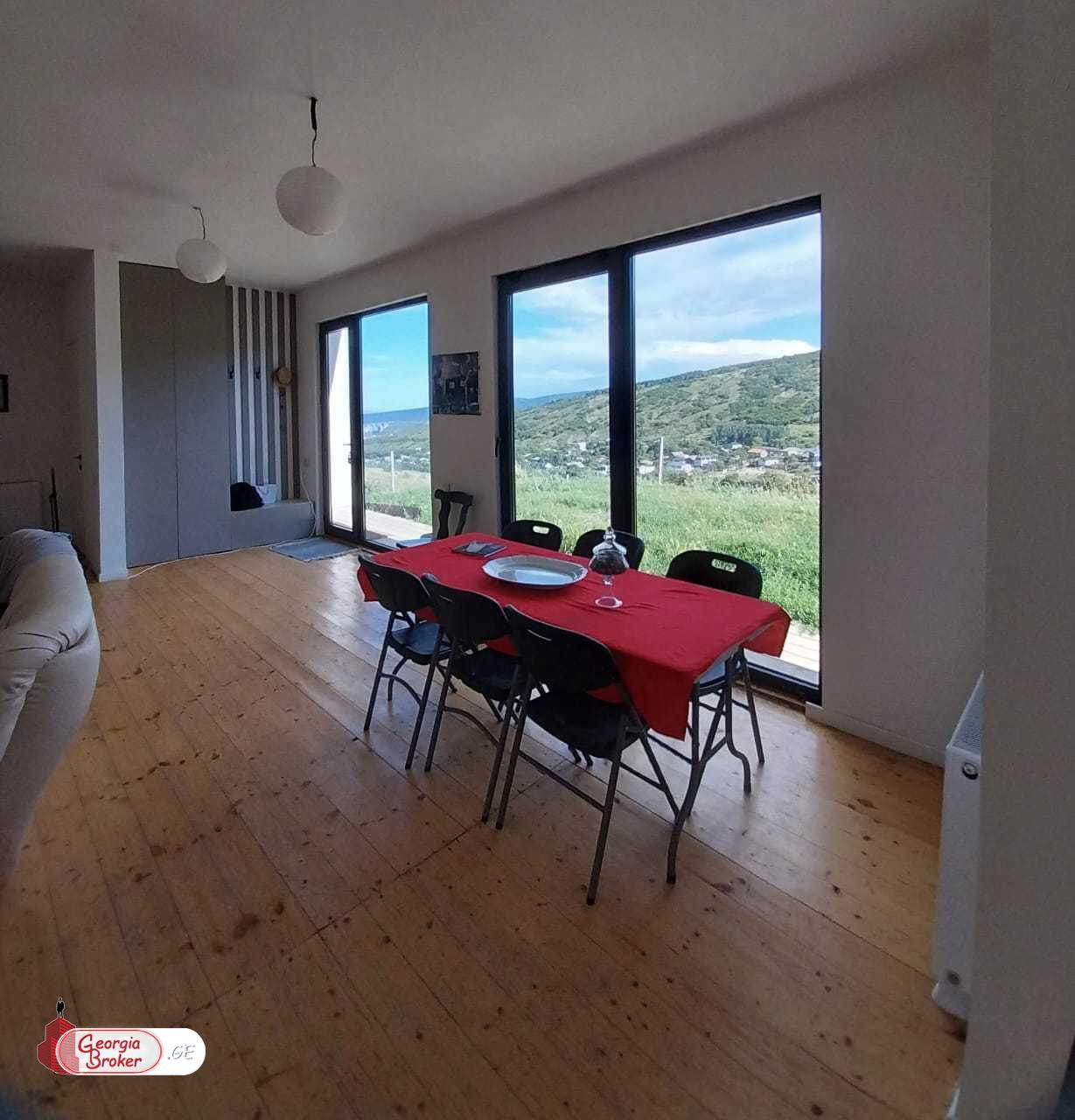 იყიდება ახალი გარემონტებული 5 ოთახიანი სახლი ლისის ტბის მიმდებარედ