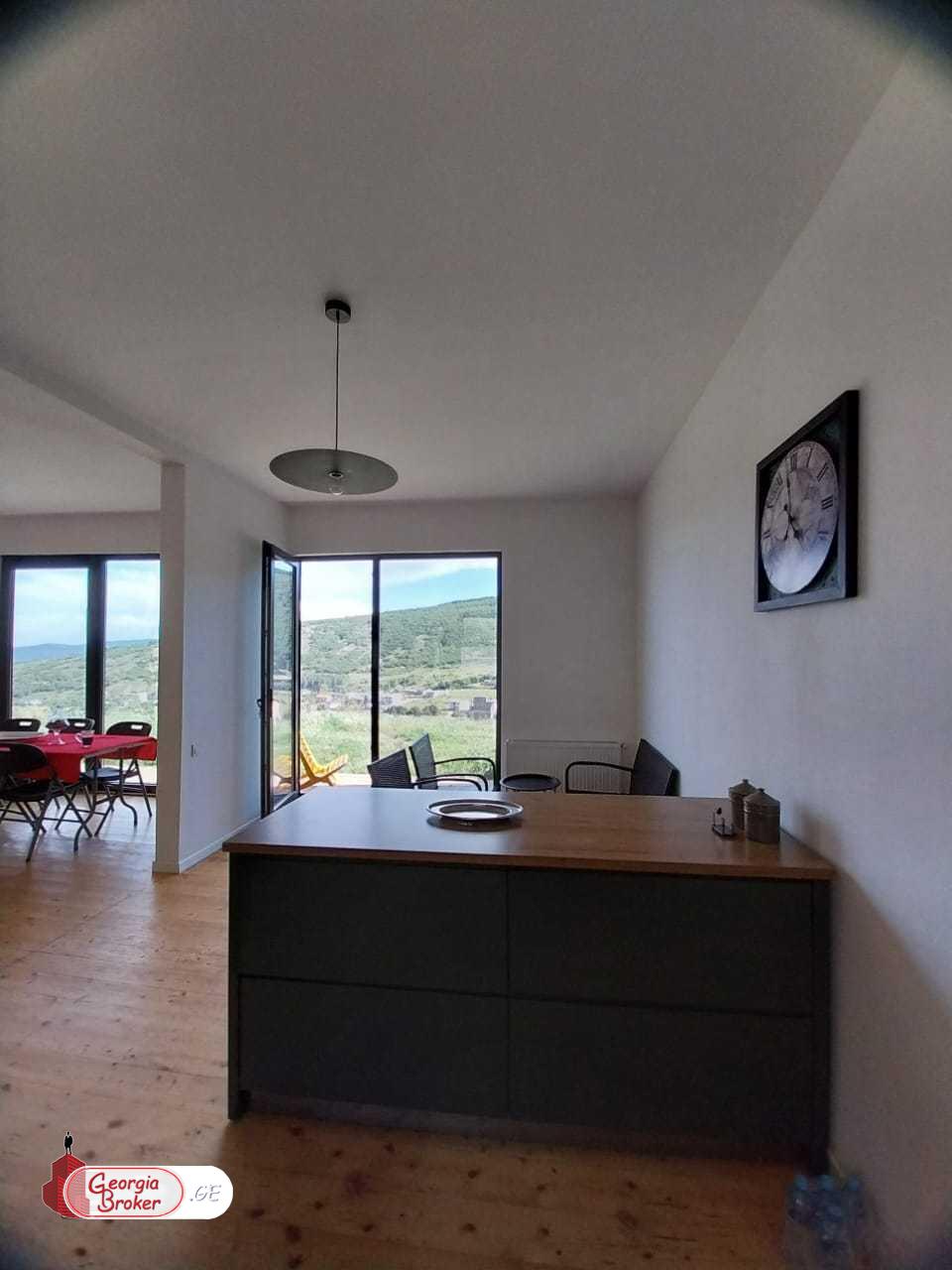 იყიდება ახალი გარემონტებული 5 ოთახიანი სახლი ლისის ტბის მიმდებარედ