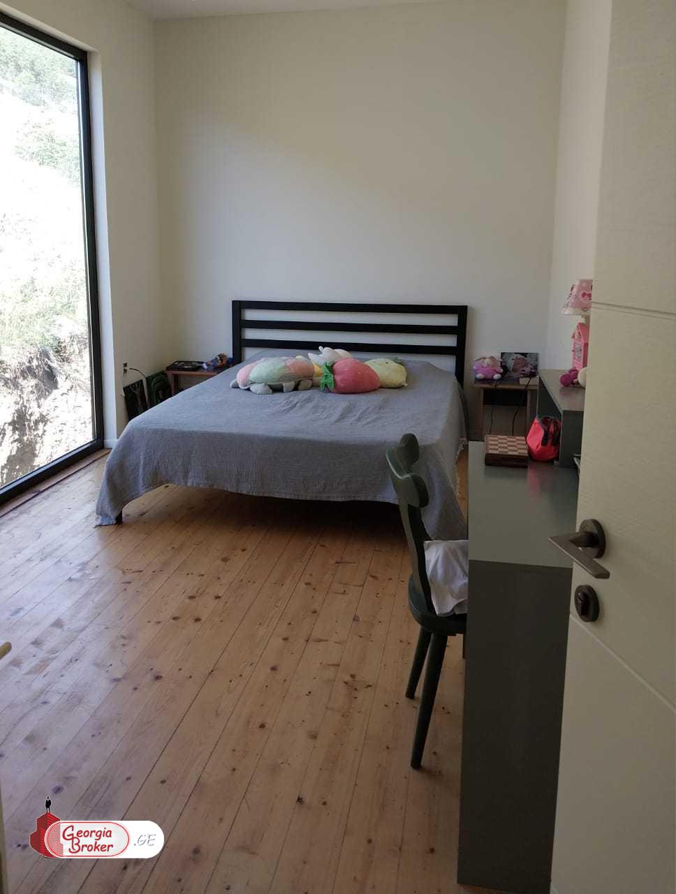 იყიდება ახალი გარემონტებული 5 ოთახიანი სახლი ლისის ტბის მიმდებარედ