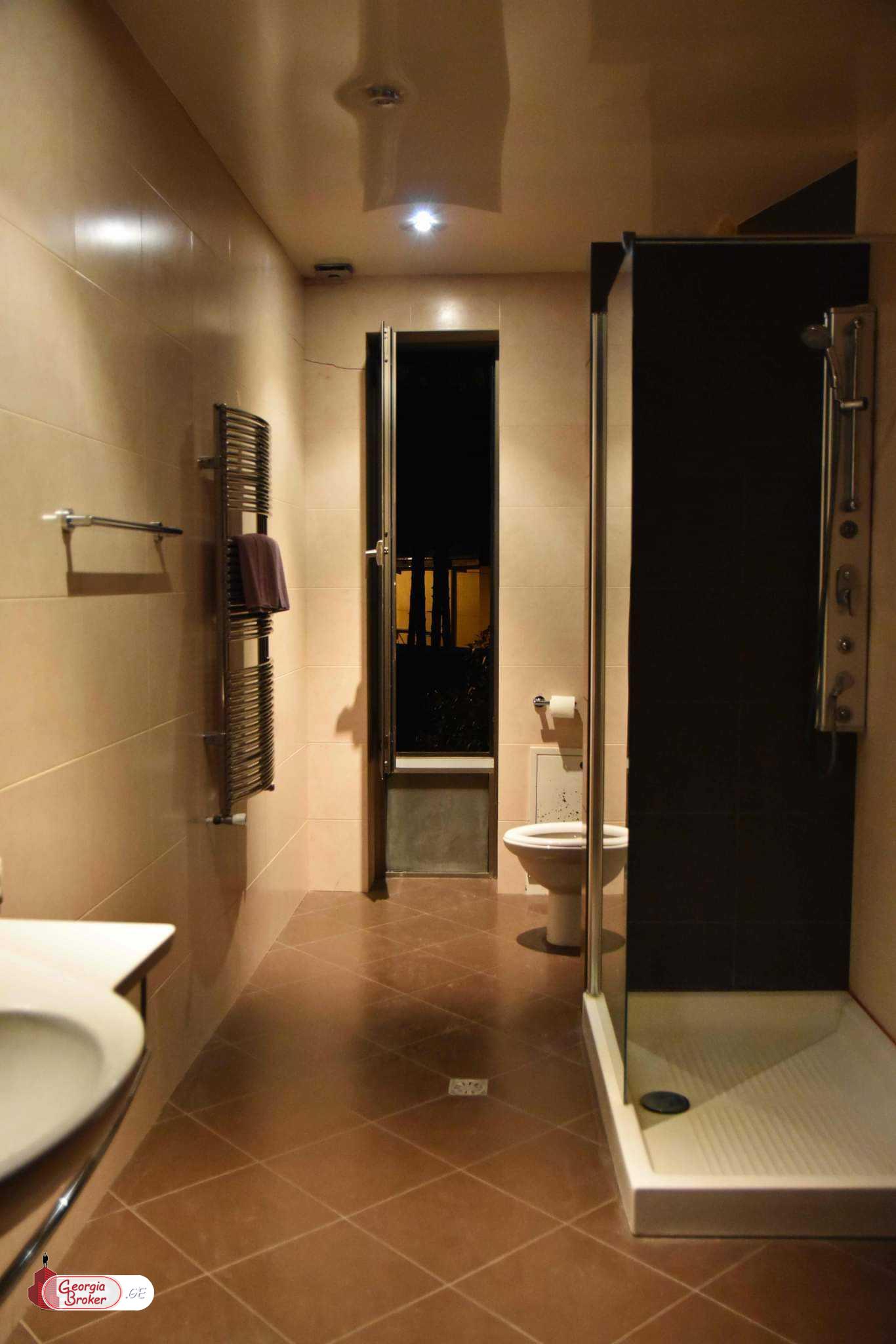 в аренду дом с новым ремонтом 7-комнат