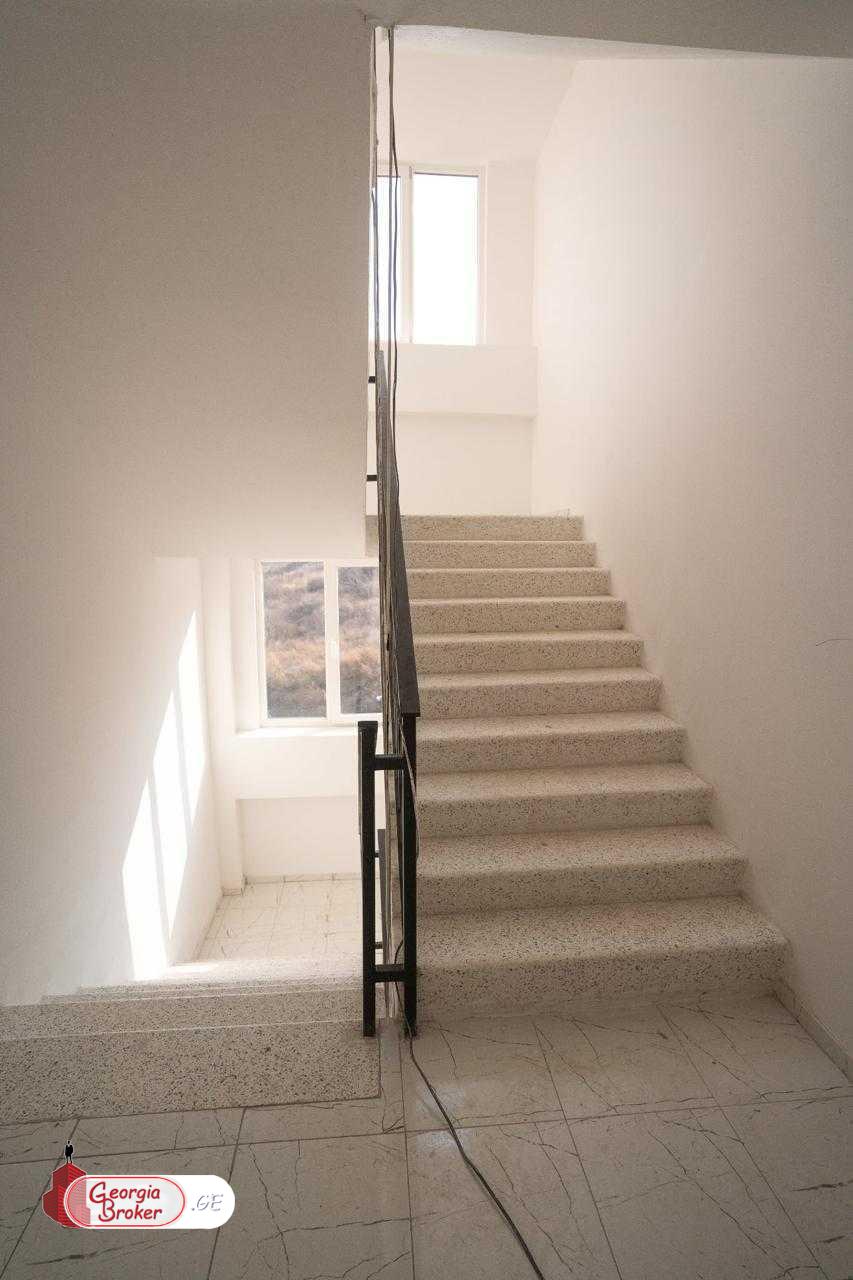 იყიდება ახალი აშენებული 3 ოთახიანი ბინა ვაშლიჯვარში