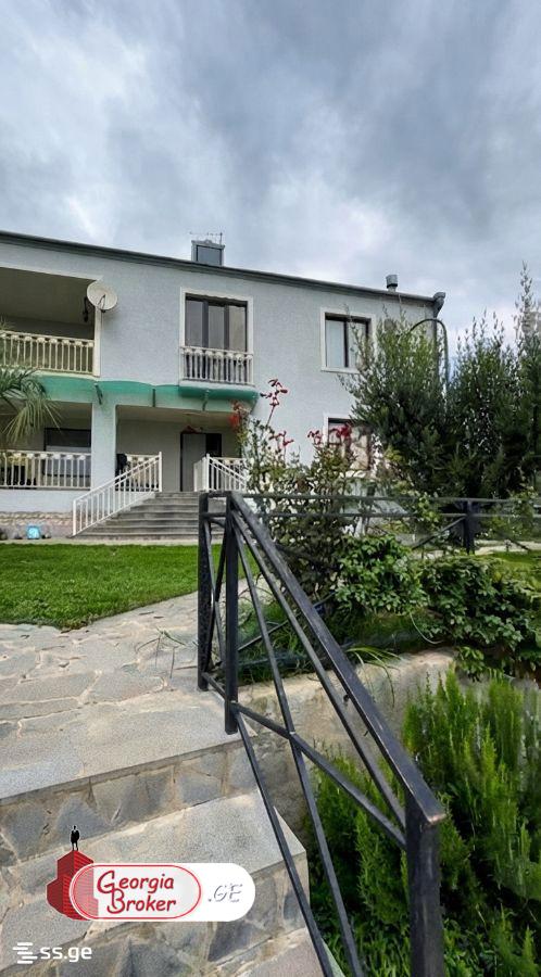 nearly repaired 11-room house for rent
