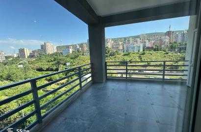 продается квартира с новым ремонтом 5-комнат