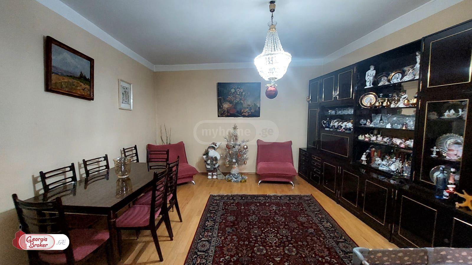 продается офис с новым ремонтом 5-комнат