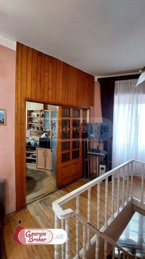 продается офис с новым ремонтом 5-комнат