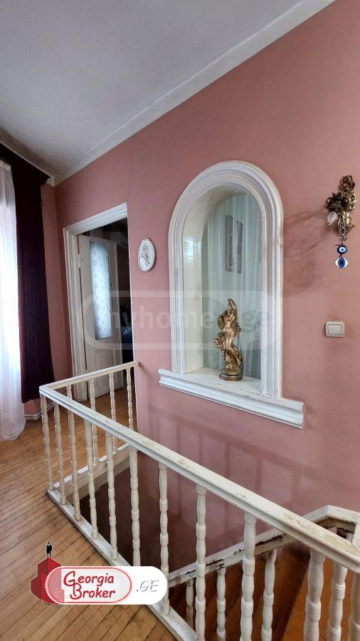 продается офис с новым ремонтом 5-комнат