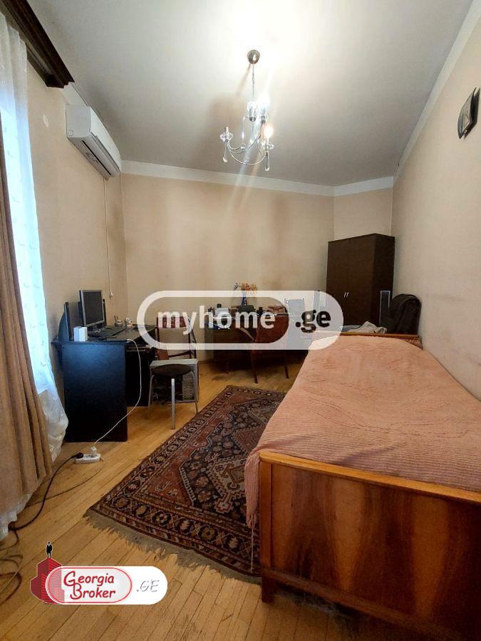 продается офис с новым ремонтом 5-комнат