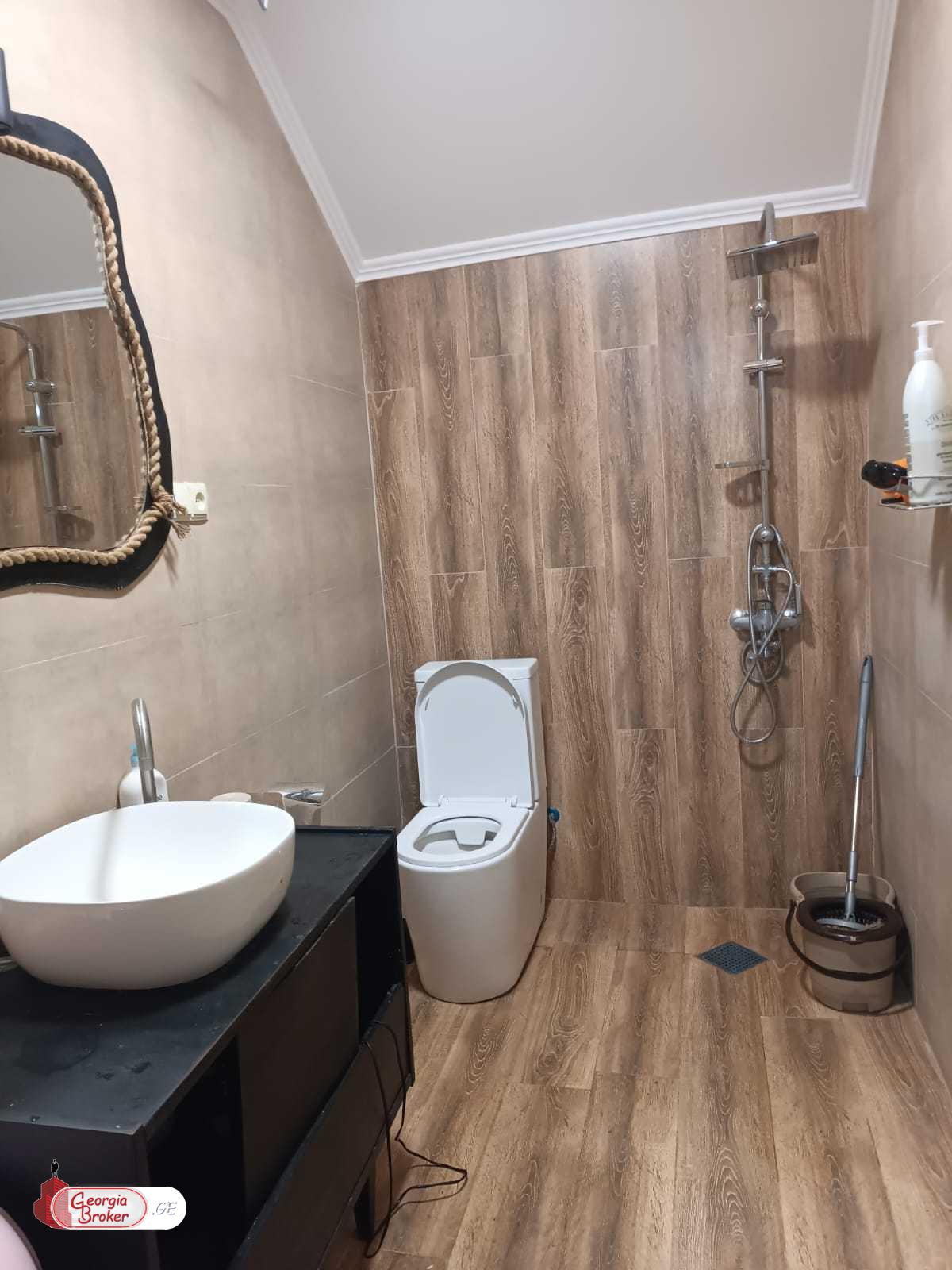 nearly repaired 6-room house for sale