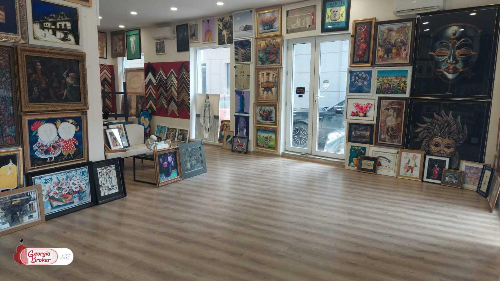 в аренду офис с новым ремонтом 4-комнаты