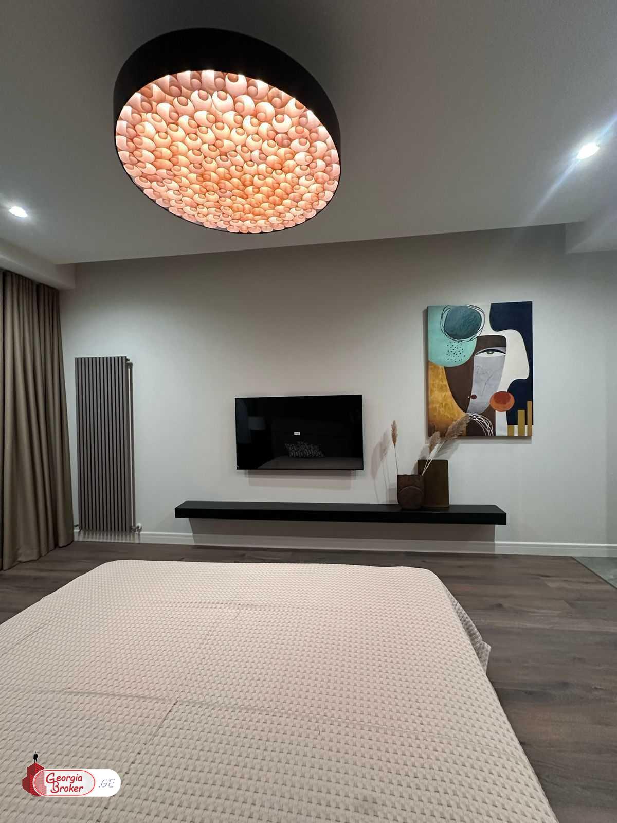 продается квартира с новым ремонтом 5-комнат