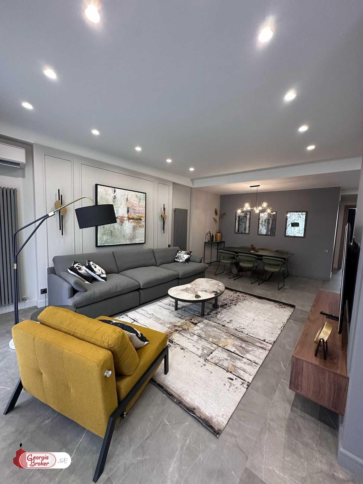 продается квартира с новым ремонтом 5-комнат