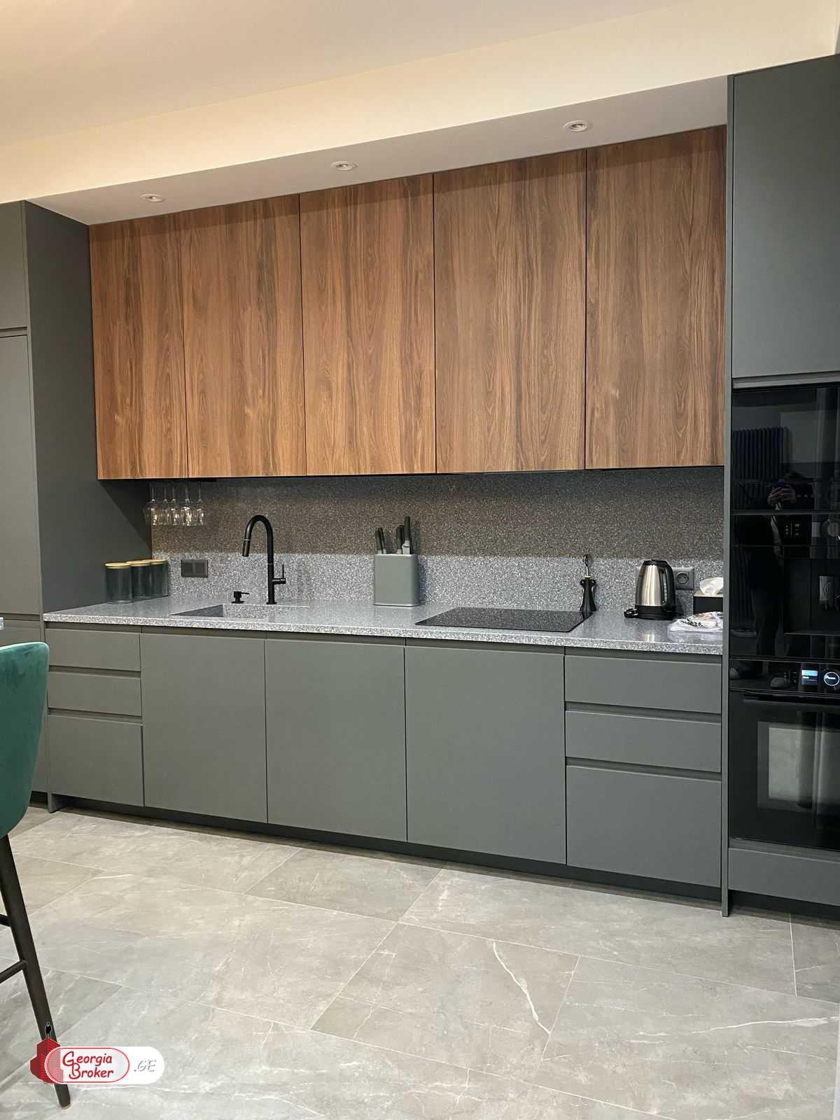 продается квартира с новым ремонтом 5-комнат