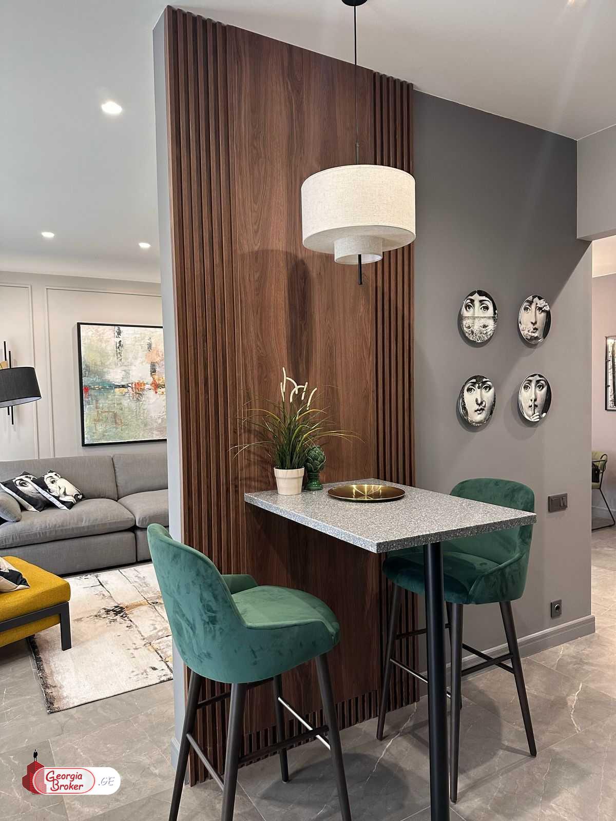 продается квартира с новым ремонтом 5-комнат