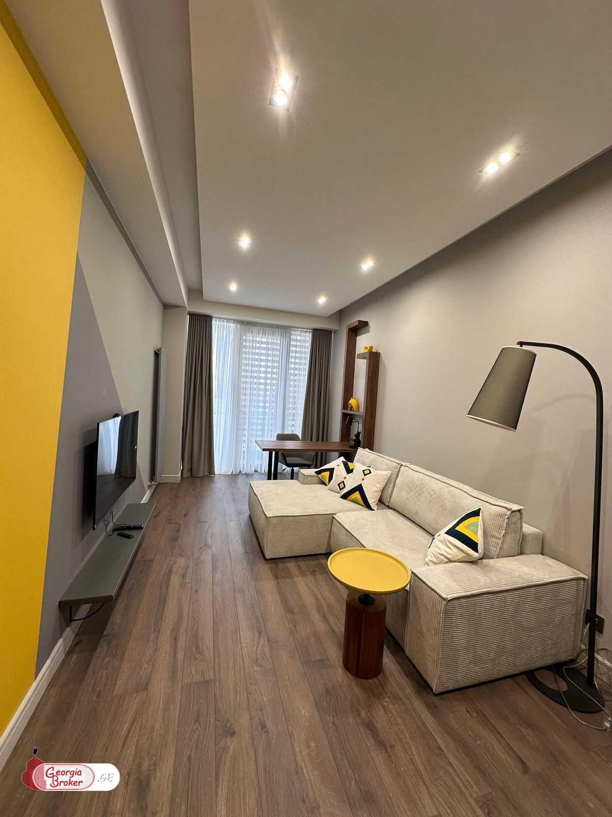 продается квартира с новым ремонтом 5-комнат