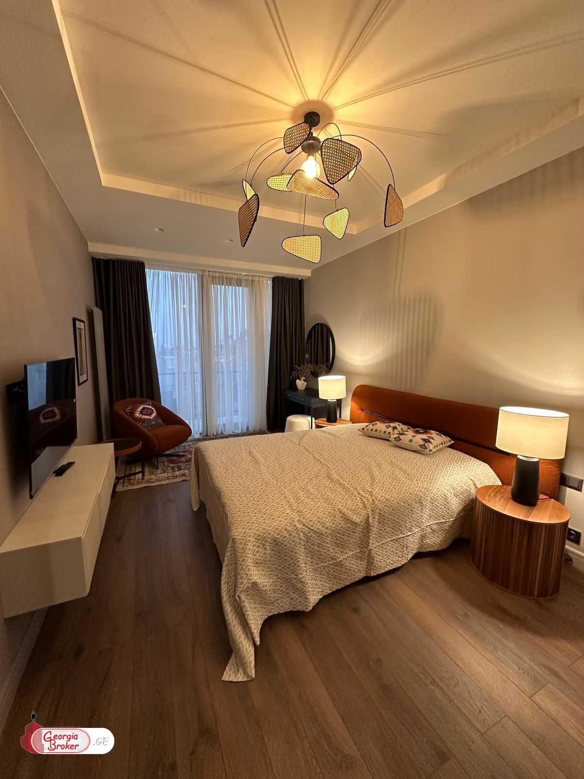 продается квартира с новым ремонтом 5-комнат