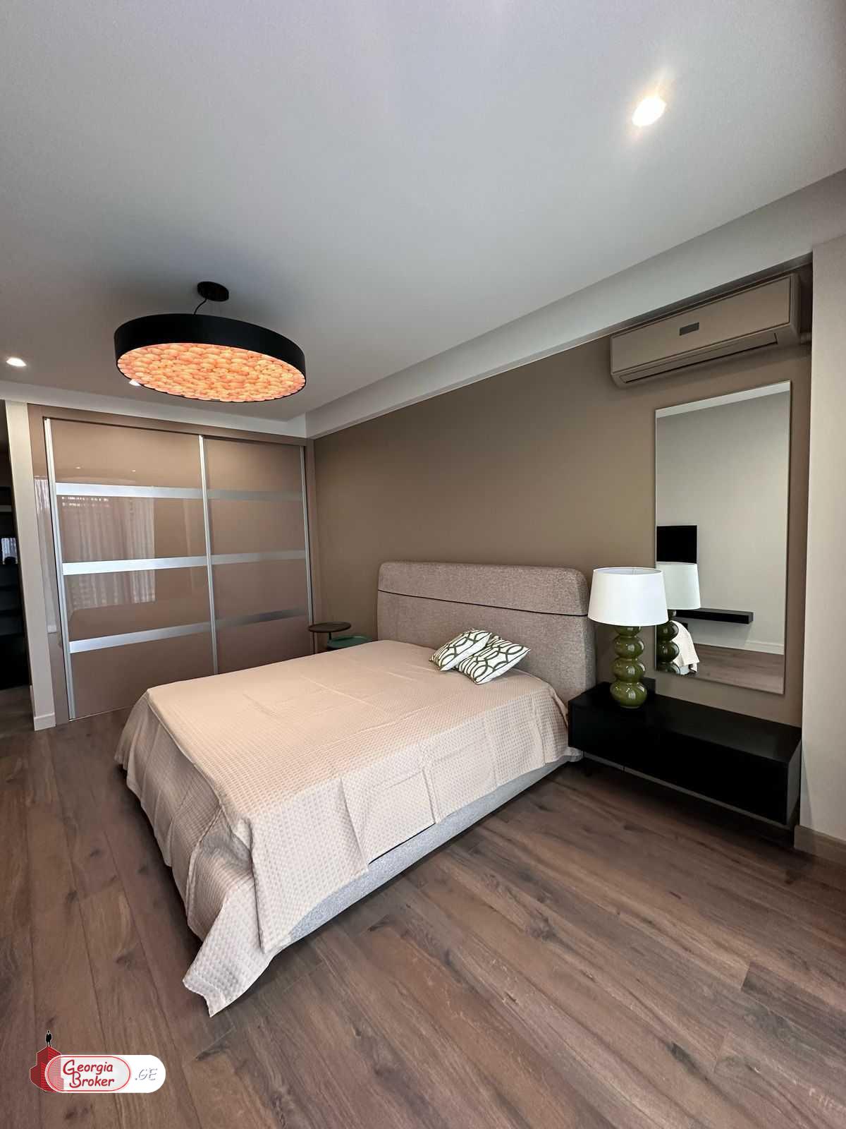 продается квартира с новым ремонтом 5-комнат