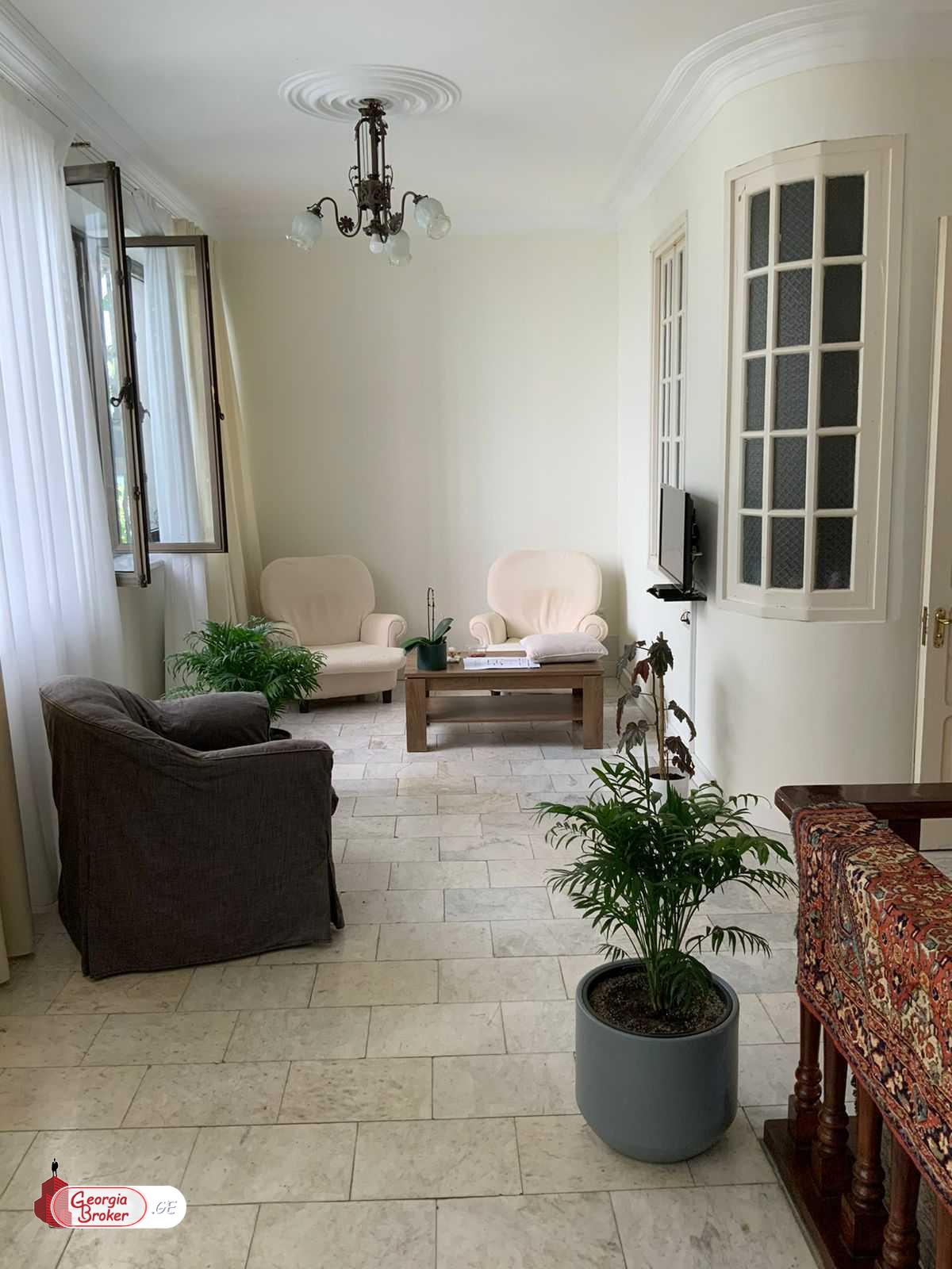 nearly repaired 10-room house for sale