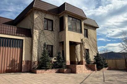 nearly repaired 14-room house for sale