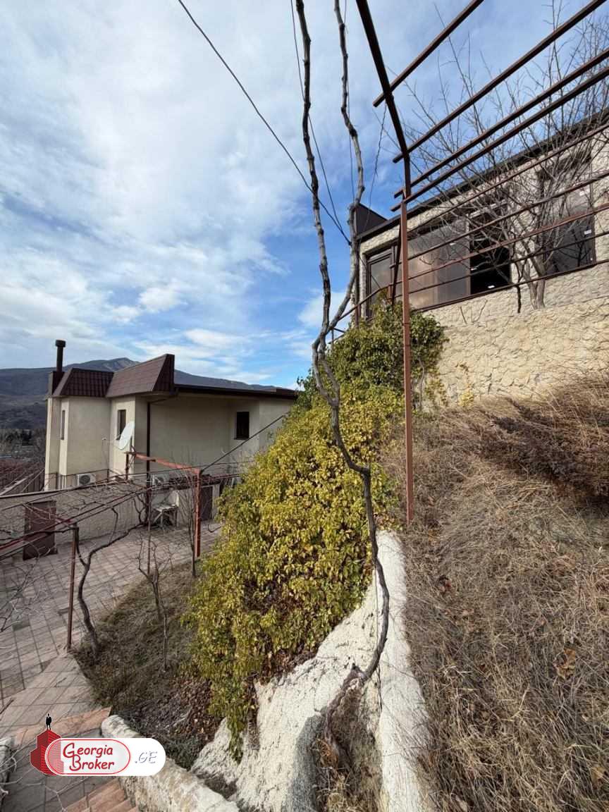 nearly repaired 14-room house for sale